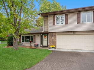 9550 Kingsview Ln N, Maple Grove, MN 55369