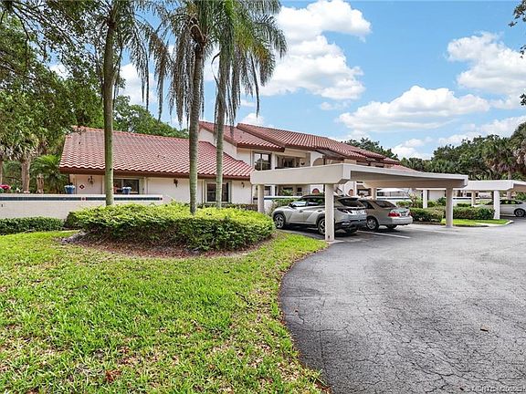 4th image of 6031 SE Martinique Dr APT 202