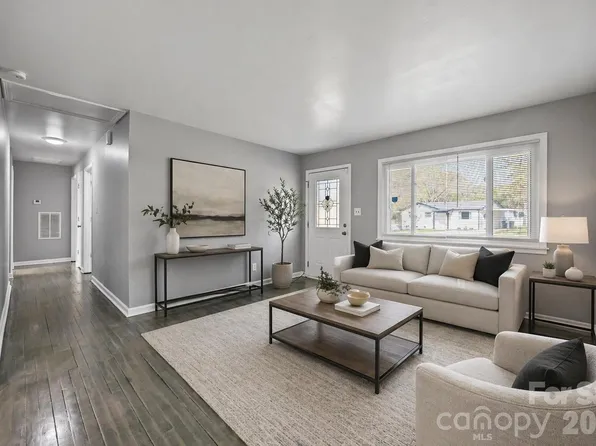 9300 Edgevale Dr, Charlotte, NC 28216