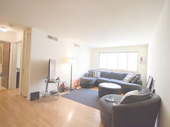 4th image of 2827 N Cambridge Ave APT 502