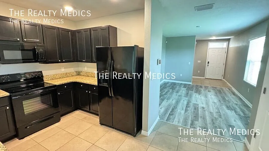 !Priced Drop! Beautiful 3 Bedroom, 2 Bathroom Home In Riverview!! — Photo 4