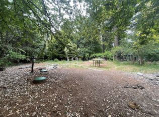 182 Dogwood Ln, Cave Junction, OR 97523