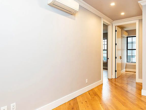 3rd image of 137 21st St APT 1F