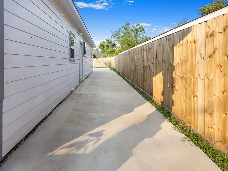 3234 Berry St — Photo 6