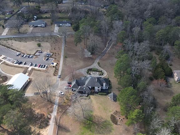 4th image of 617 Sanders Rd