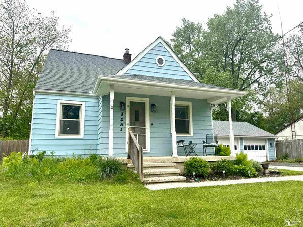 8251 Secor Rd, Lambertville, MI 48144
