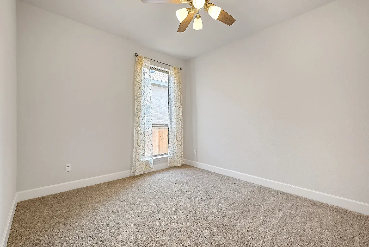 3 bed, 1950 sqft, $2,450 — Photo 4