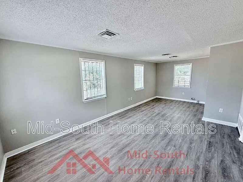 2 bed, 1.0 bath, 816 sqft, $795 — Photo 3