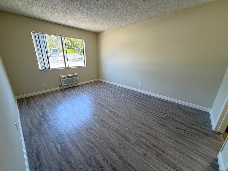 5245 Chesebro Rd — Photo 25