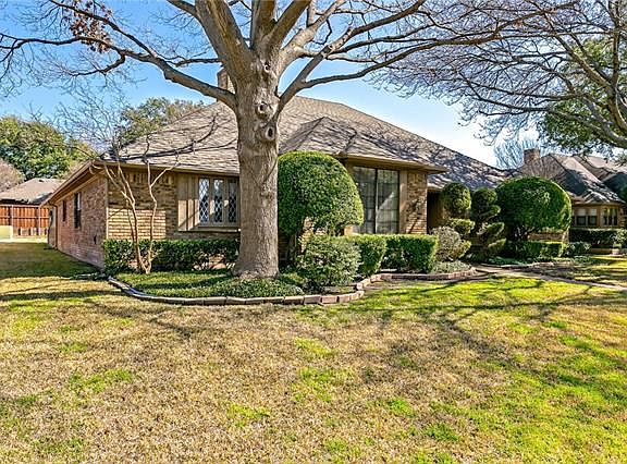 2nd image of 10122 Woodlake Dr