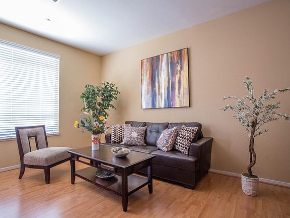 2nd image of 462 Cascadita Ter