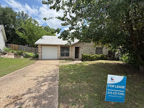 1109 Village Green Dr Photo 1