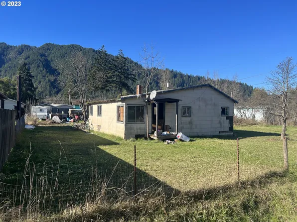 671 2nd Ave, Powers, OR 97466