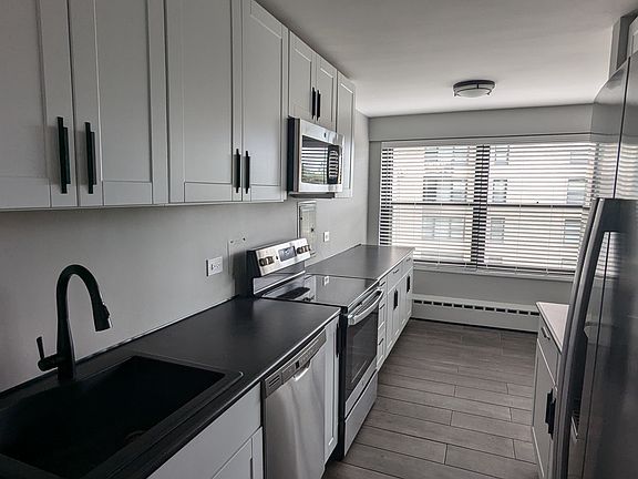4th image of 3420 N Lake Shore Dr #5H