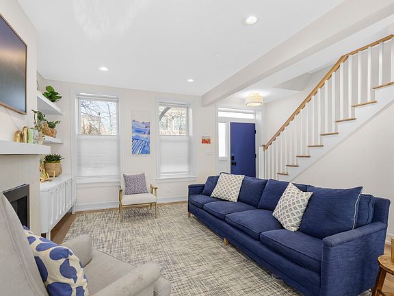 4th image of 2037 W McLean Ave
