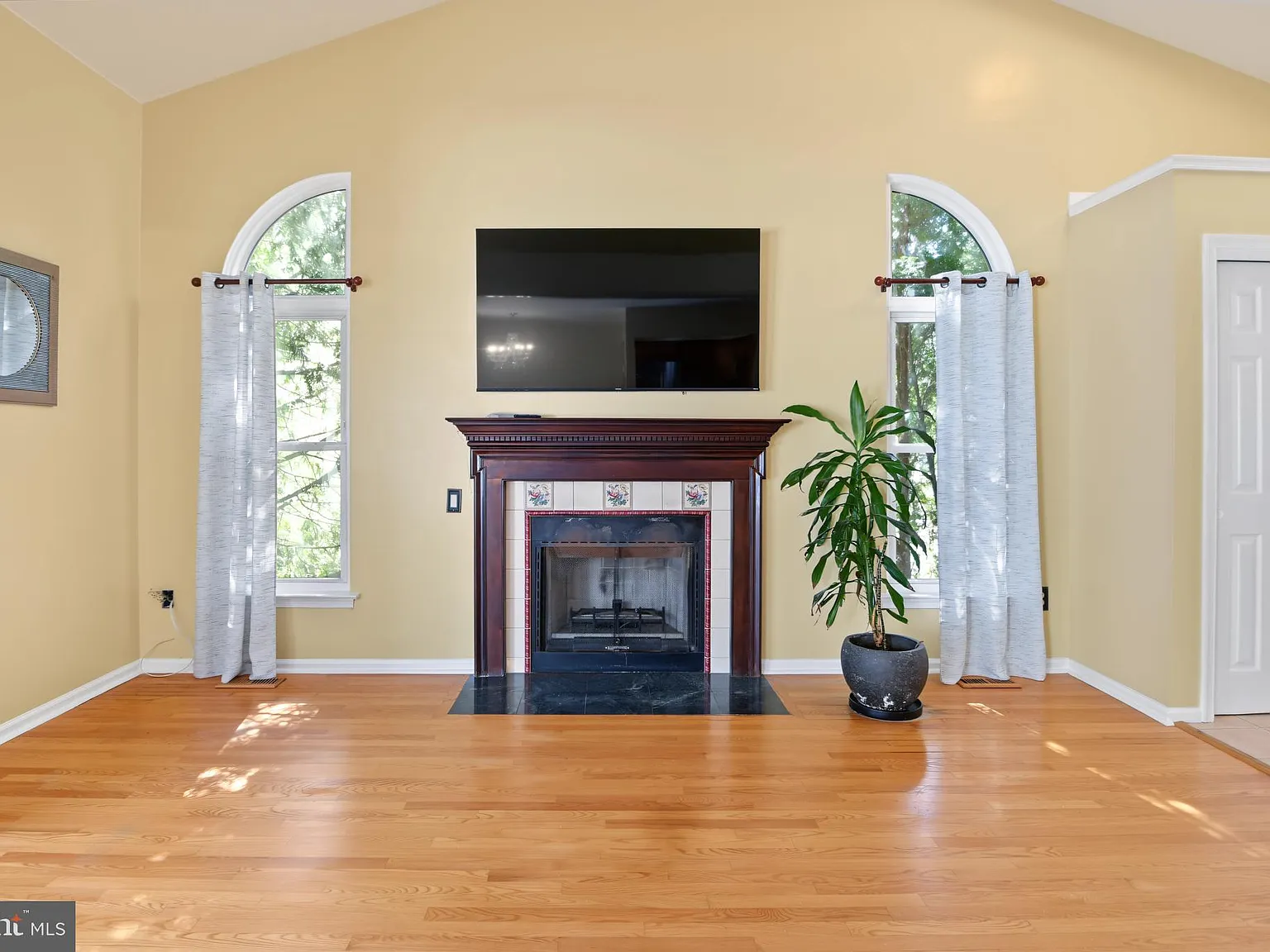 3 bed, 4.0 bath, 1810 sqft, $2,900 — Photo 4