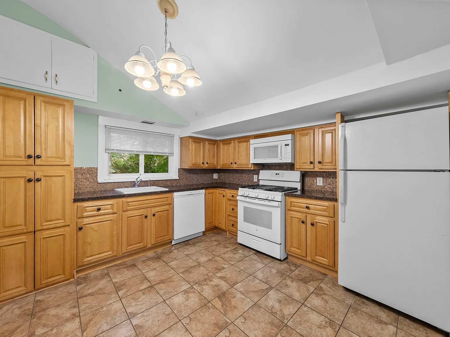 2 bed, $2,350 — Photo 3
