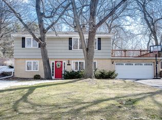 1350 Pineview Ln N, Plymouth, MN 55441