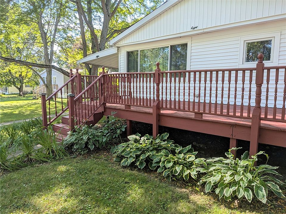 1st image of 8 Gwyn Ln W