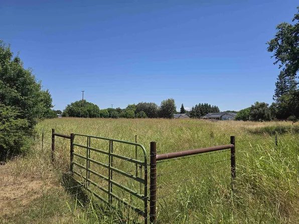 25340 Magnolia St, Los Molinos, CA 96055
