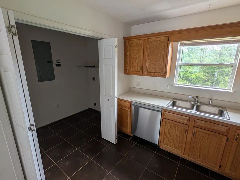 Kitchen/ Washroom