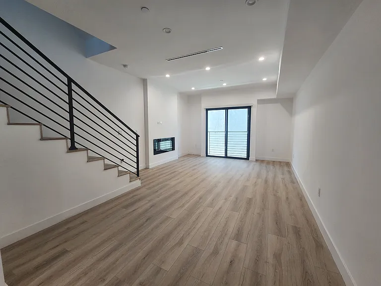 6061 Fulton Ave #4 — Photo 4