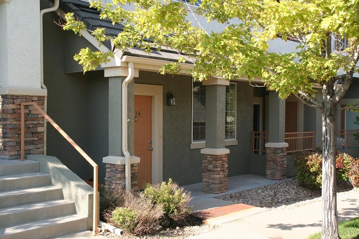 2 bed, 1082 sqft, $1,900 — Photo 2