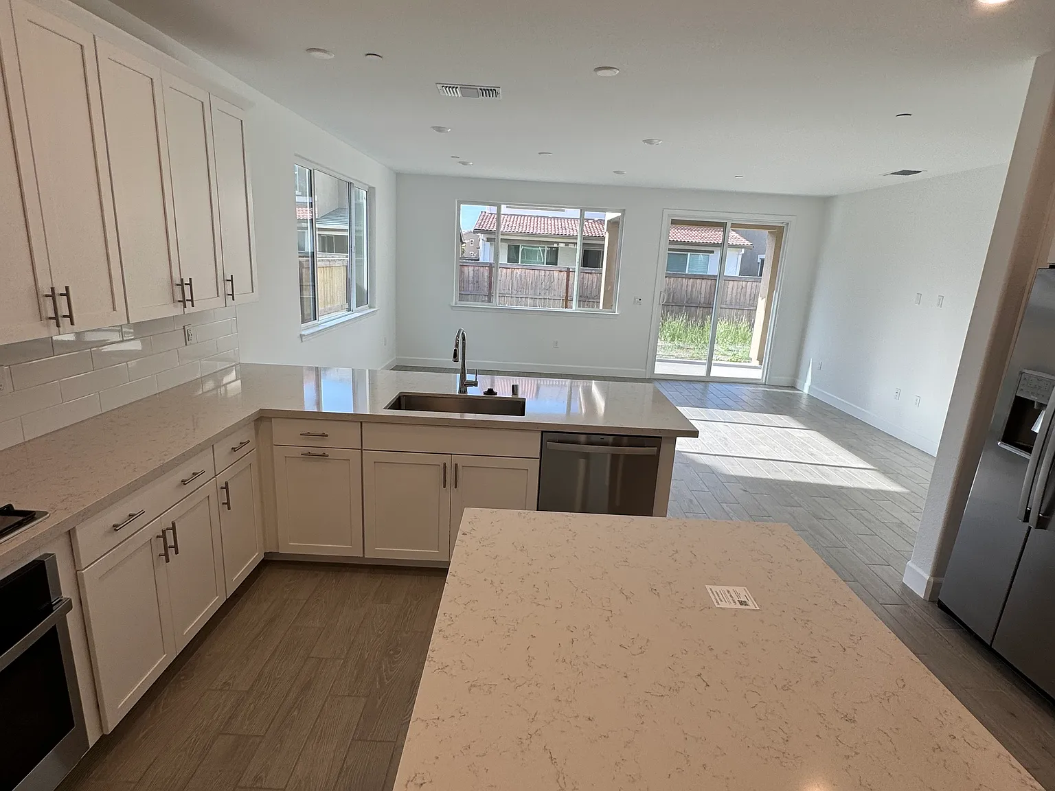 4 bed, 2776 sqft, $3,000 — Photo 2