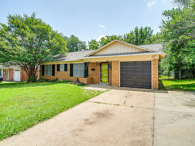 816 E Mustang St — Photo 3