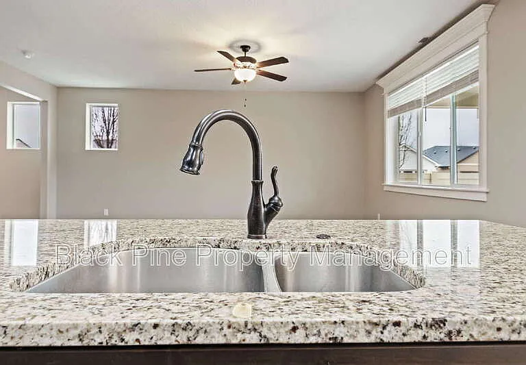 1873 N Justin Ave — Photo 14