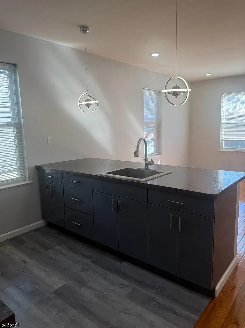 2 bed, 1.0 bath, $2,050 — Photo 2