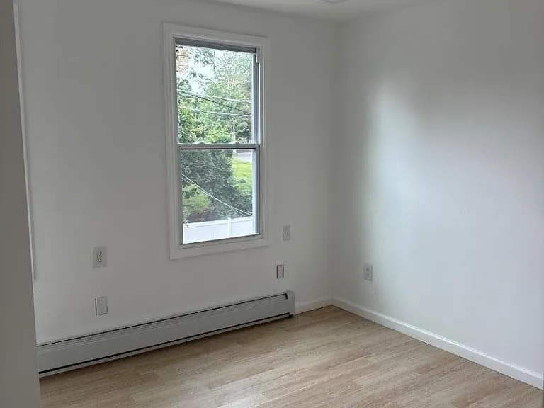 500 Burnside St #2 — Photo 3