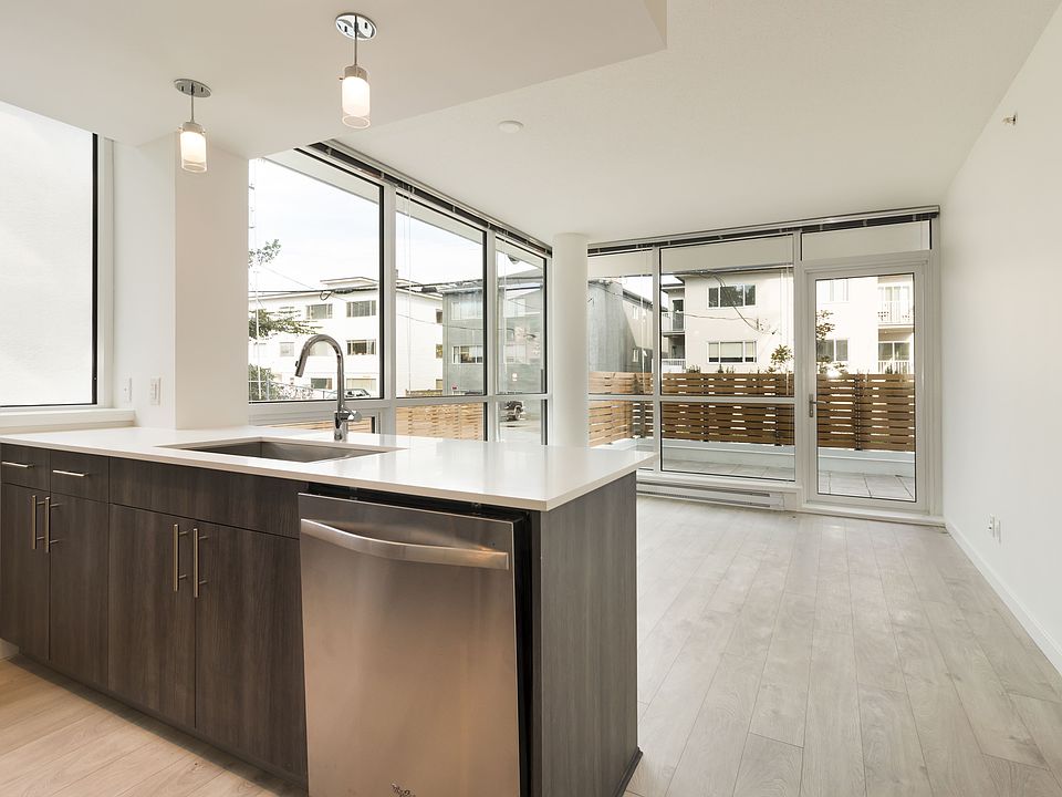 1st image of 2975 Oak St #106