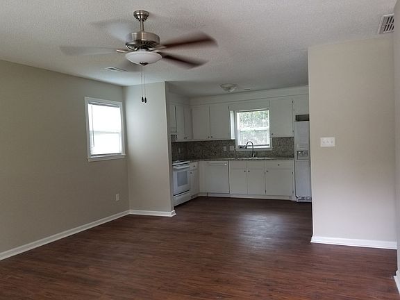 3rd image of 148 Giles Dr