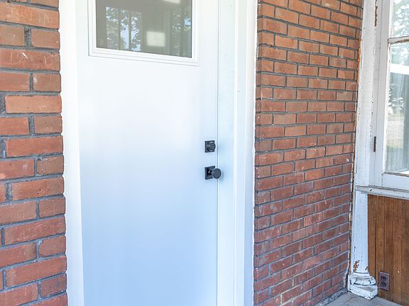 3rd image of 37 Durham St W