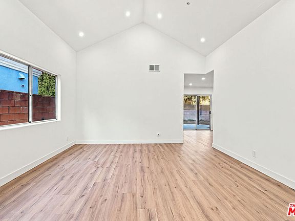 4th image of 9400 Aqueduct Ave