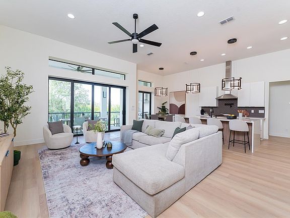 3rd image of 901 Eagle Ln