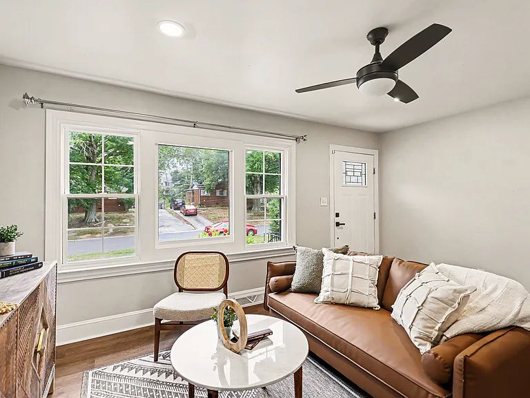 3430 Meredith Ave — Photo 5
