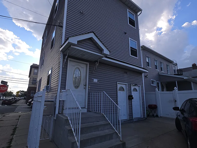 601 4th Ave #2 — Photo 2
