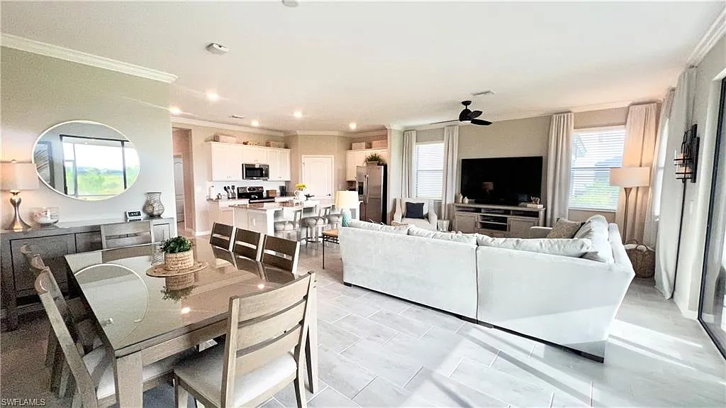 3 bed, 3.0 bath, 2202 sqft, $7,000 — Photo 2