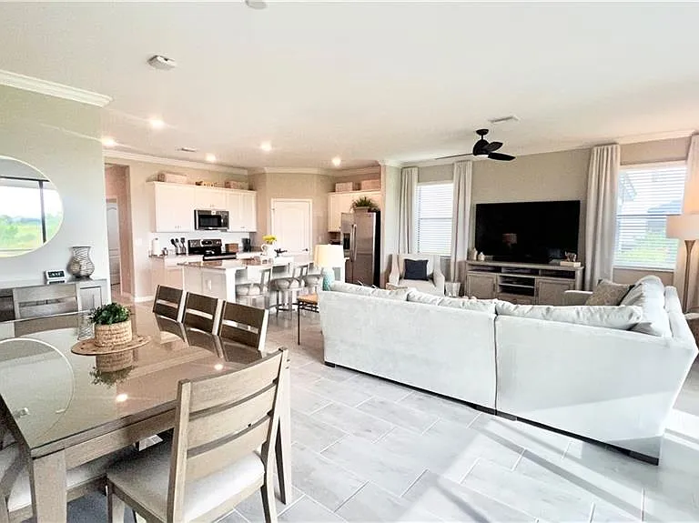 19824 Beechcrest Pl — Photo 2
