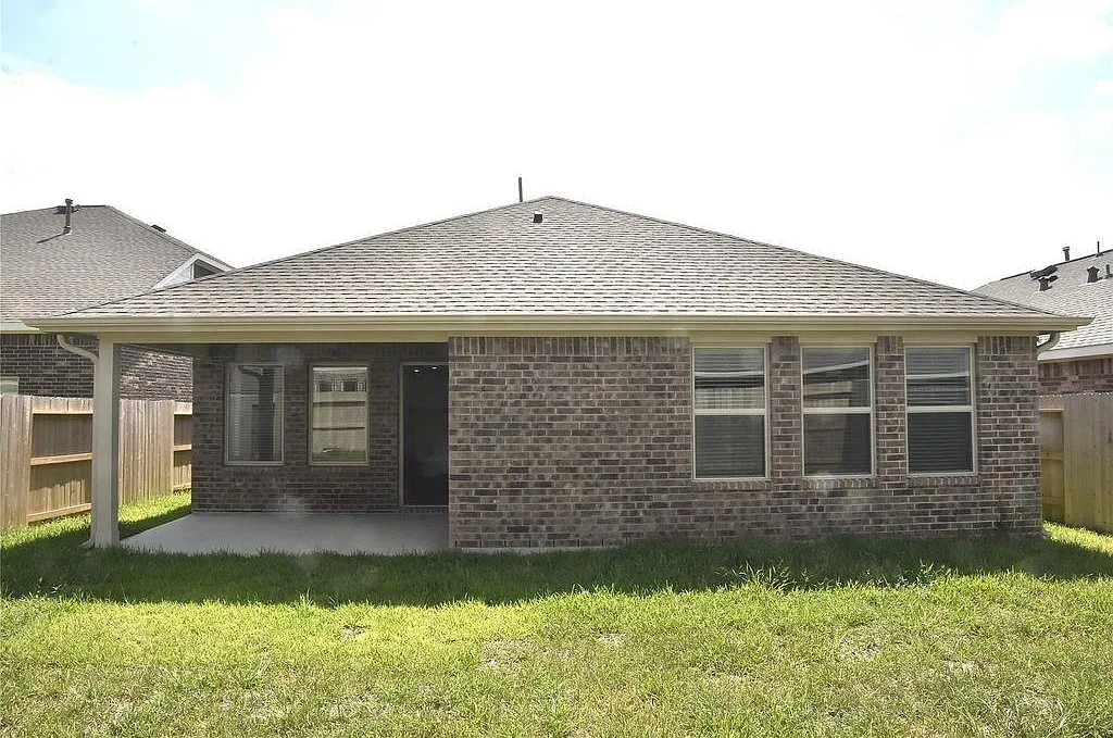 3 bed, 2.0 bath, 1880 sqft, $2,100 — Photo 3