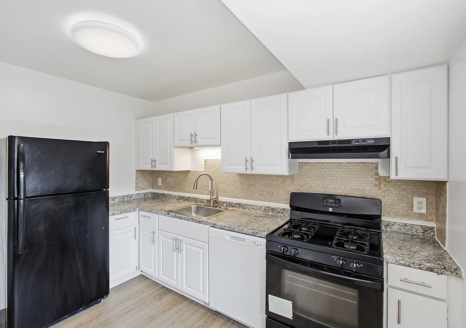 Inviting 1 BR/1 BA Apartment in Montgomery Village! — Photo 3