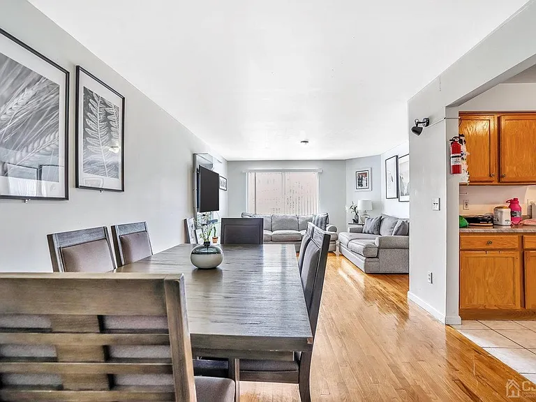 125 Elizabeth Ave — Photo 4