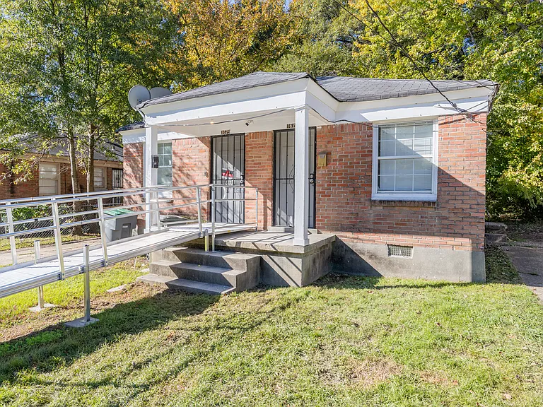 1677 Echles St — Photo 13