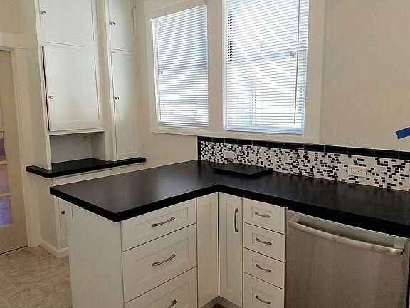 5th image of 2240 Francisco Street # Top Floor