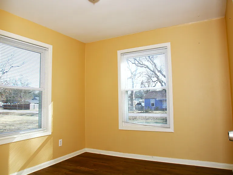 520 McKee St — Photo 6