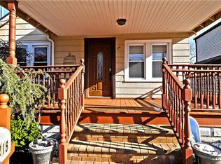 218 Charles St, Lynbrook, NY 11563