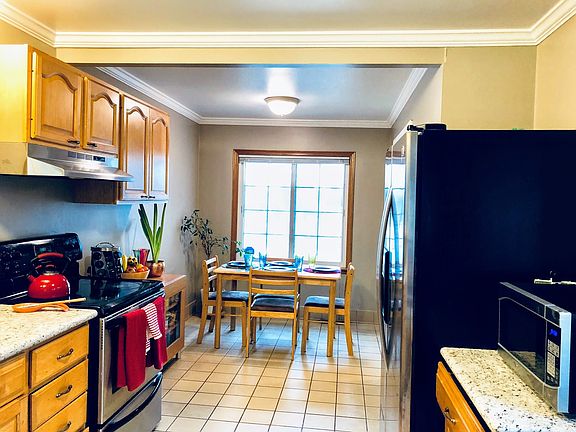 5th image of 2441 S 142nd St