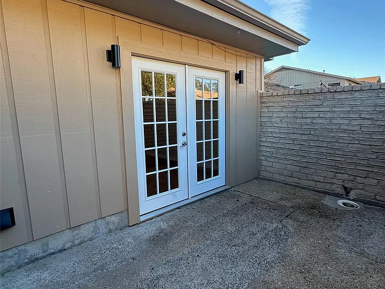 8111 Middle Ct — Photo 37